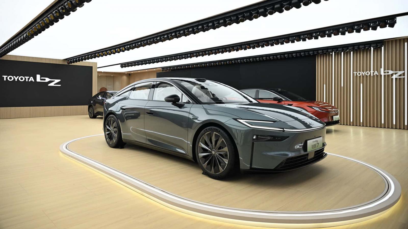Toyota bZ7: Πρεμιέρα για την ηλεκτρική ναυαρχίδα των Ιαπώνων